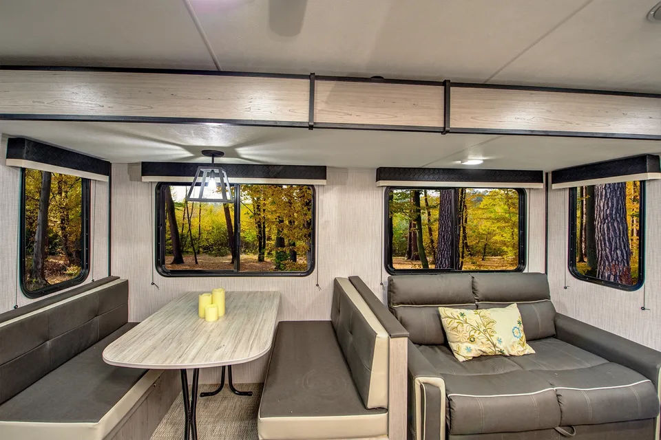 Stunning Heartland MALLARD M26 Travel Trailer