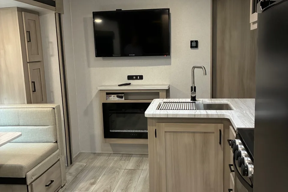 Emily's Forest River Della Terra 241BH Travel Trailer