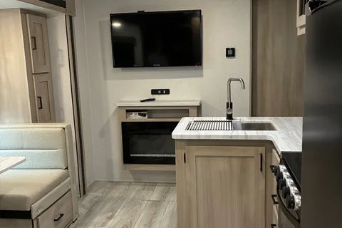 Emily's Forest River Della Terra 241BH Travel Trailer