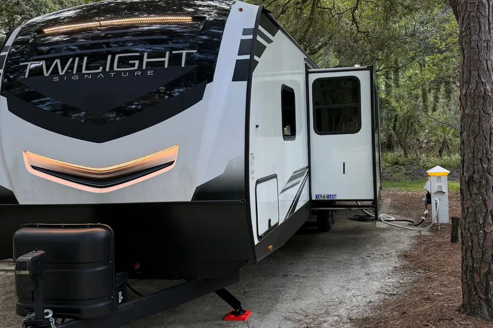 Carson's Cruiser RV Twilight Signature Travel Trailer