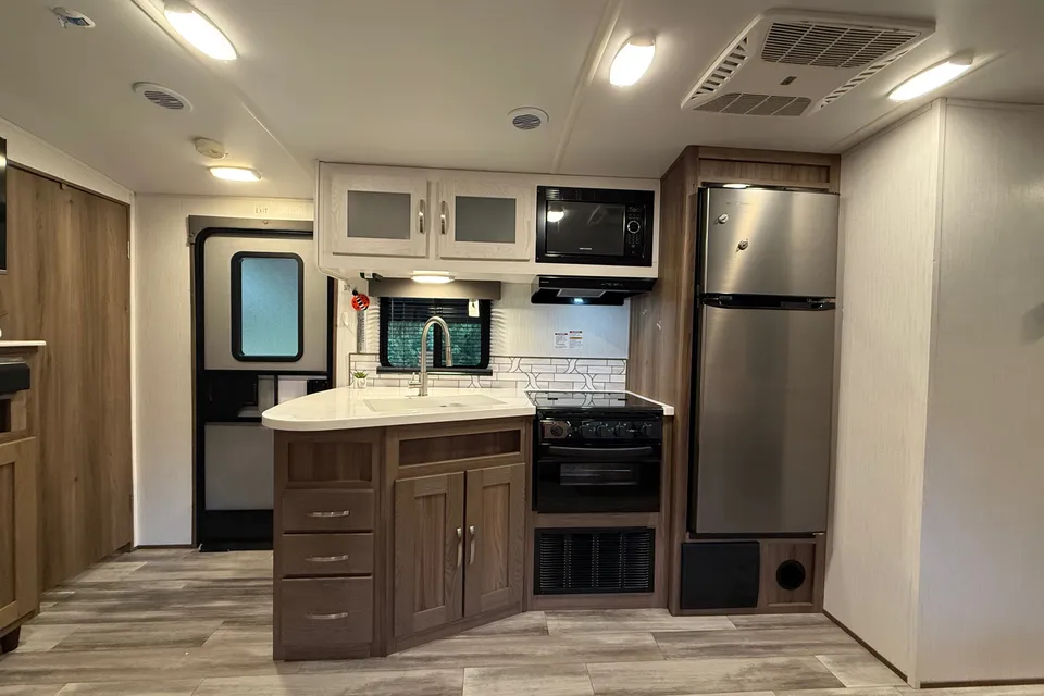 Carson's Cruiser RV Twilight Signature Travel Trailer