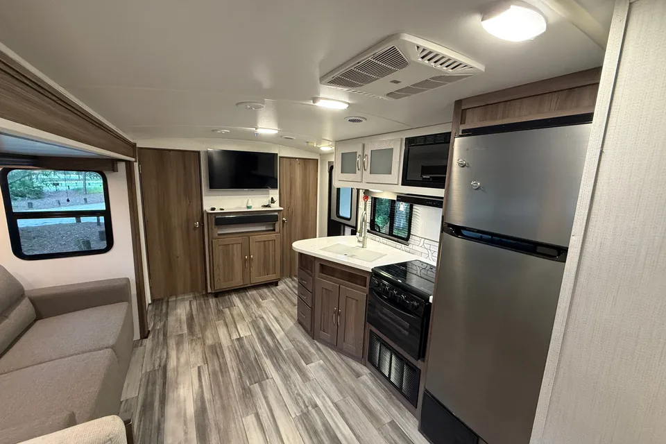 Carson's Cruiser RV Twilight Signature Travel Trailer