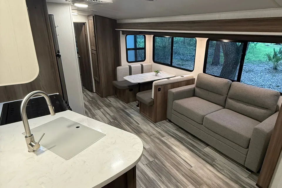 Carson's Cruiser RV Twilight Signature Travel Trailer