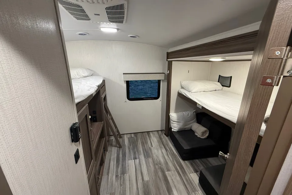 Carson's Cruiser RV Twilight Signature Travel Trailer