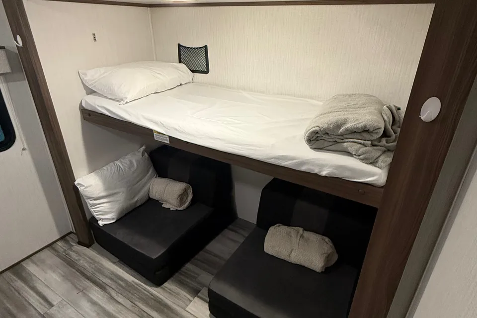 Carson's Cruiser RV Twilight Signature Travel Trailer