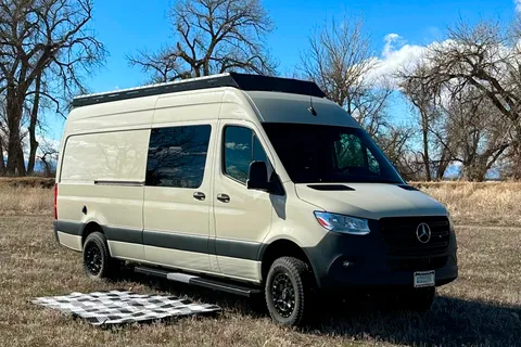 2021 LUXURY Mercedes Sprinter 4x4 Campervan "Sully"