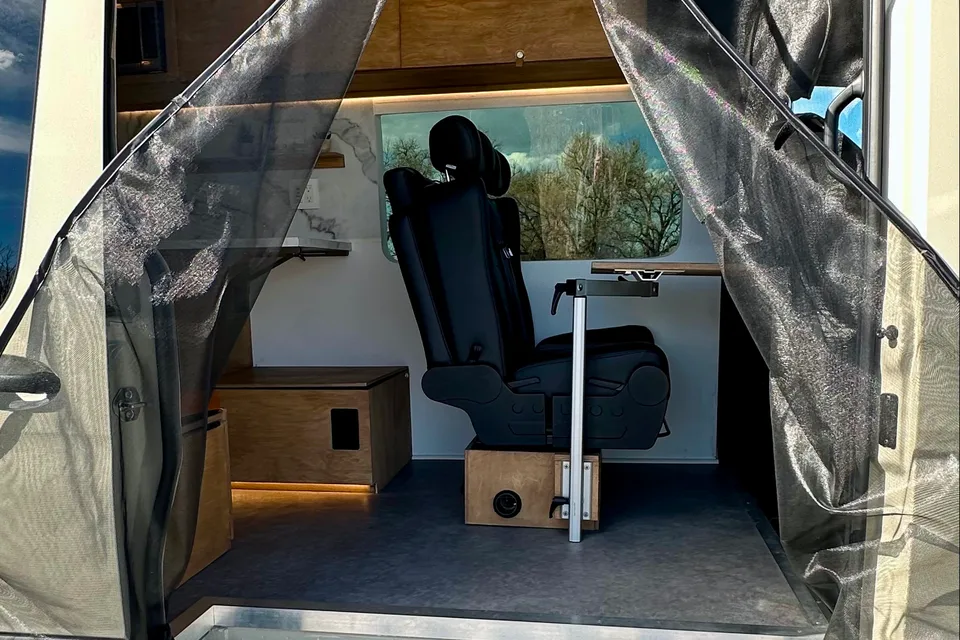 2021 LUXURY Mercedes Sprinter 4x4 Campervan "Sully"
