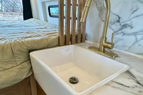 2021 LUXURY Mercedes Sprinter 4x4 Campervan "Sully"