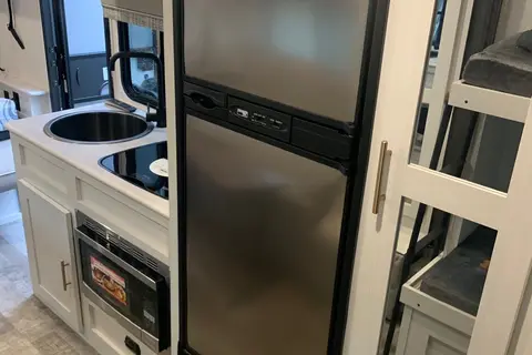 Kermit - 2022 R Pod 193 Travel Trailer 
