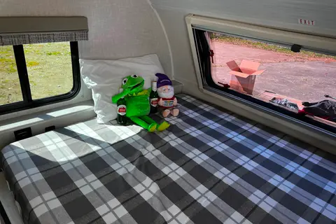 Kermit - 2022 R Pod 193 Travel Trailer 