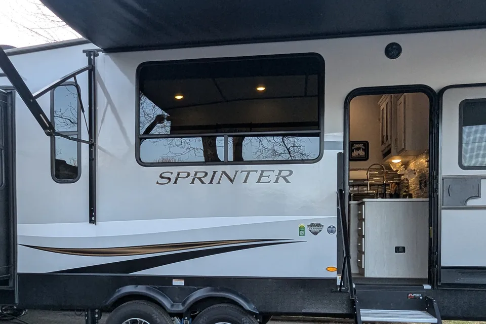 Goochy Glamper RV
