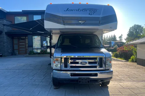 Sunny’s Fleetwood Jamboree GT | Family-Friendly | Sleeps 6 | Easy to Drive