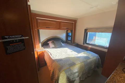 Sunny’s Fleetwood Jamboree GT | Family-Friendly | Sleeps 6 | Easy to Drive