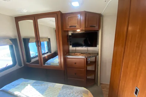 Sunny’s Fleetwood Jamboree GT | Family-Friendly | Sleeps 6 | Easy to Drive