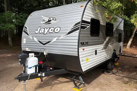 Cozy 2026 Jayco Jayflight SLX, amazing camper!