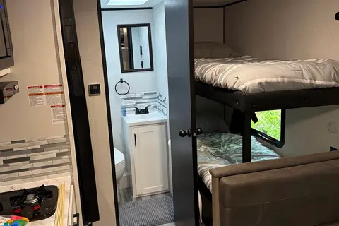 Cozy 2026 Jayco Jayflight SLX, amazing camper!