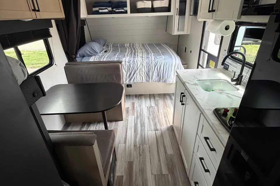 Roger 's Jayco Jayflight SLX Travel Trailer