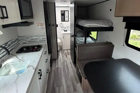 Cozy 2026 Jayco Jayflight SLX, amazing camper!
