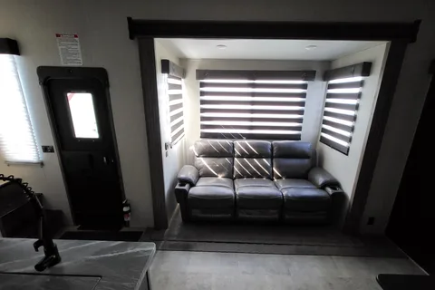 Unlimited Generator Use!!! Rv Rentals Way of Life's Forest River 324A13WS Fifth Wheel CR1