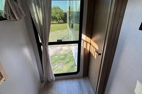 THE VIEW - a family-friendly trailer (even for toddlers) with panoramic windows