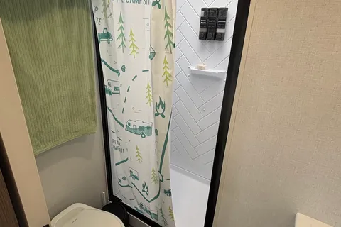 THE VIEW - a family-friendly trailer (even for toddlers) with panoramic windows