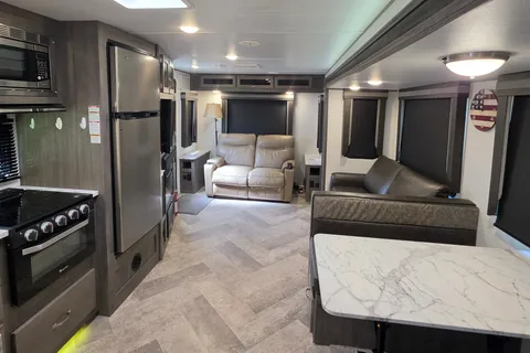 Fireside's "Far Lux" 2021 East to West 33' Alta 2850KRL