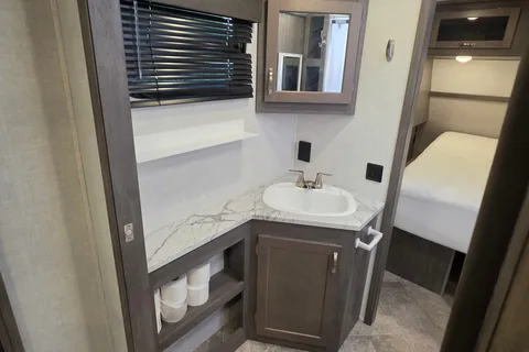Fireside's "Far Lux" 2021 East to West 33' Alta 2850KRL