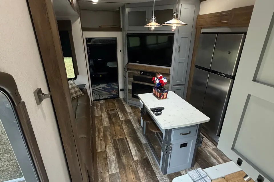 Glampers Only Fuzion 373 Toy Hauler
