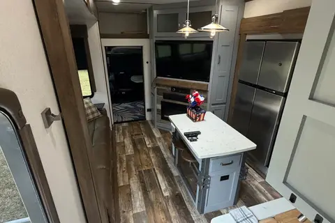 Glampers Only Fuzion 373 Toy Hauler