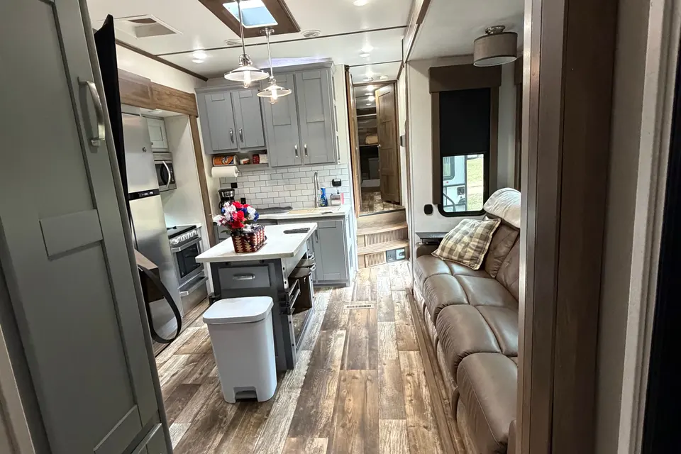 Glampers Only Fuzion 373 Toy Hauler