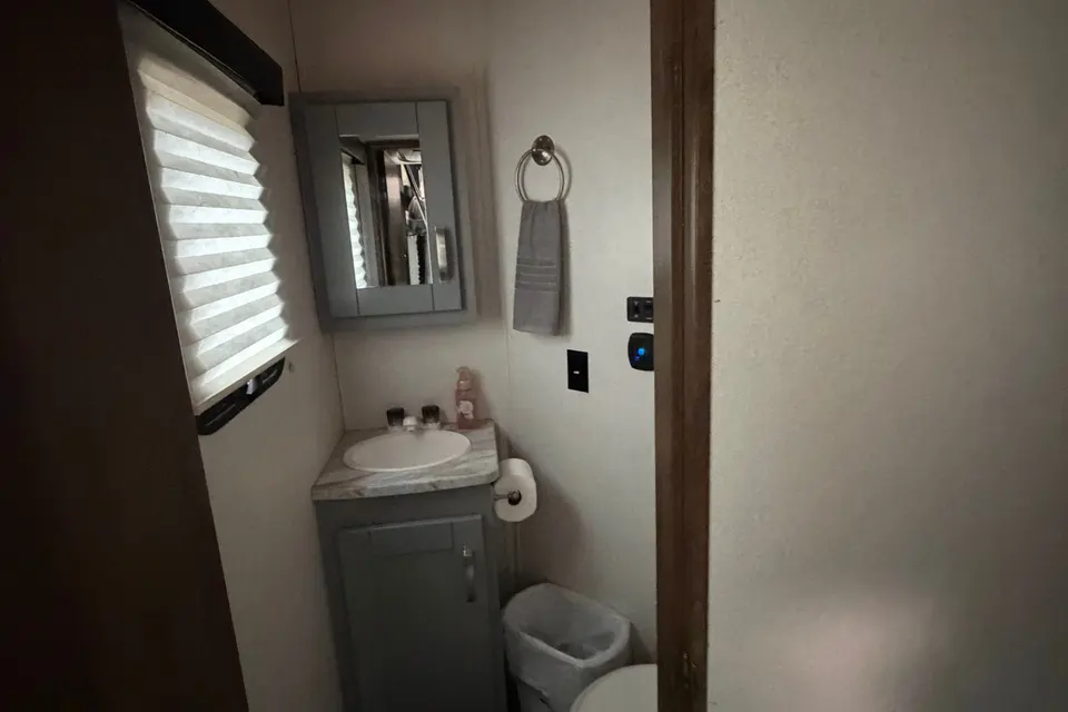 Glampers Only Fuzion 373 Toy Hauler