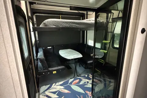 Glampers Only Fuzion 373 Toy Hauler