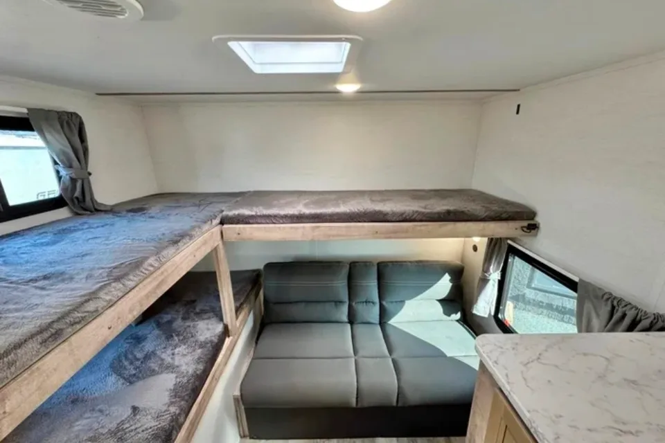 Sarhan's Grand River 32 BRE Travel Trailer