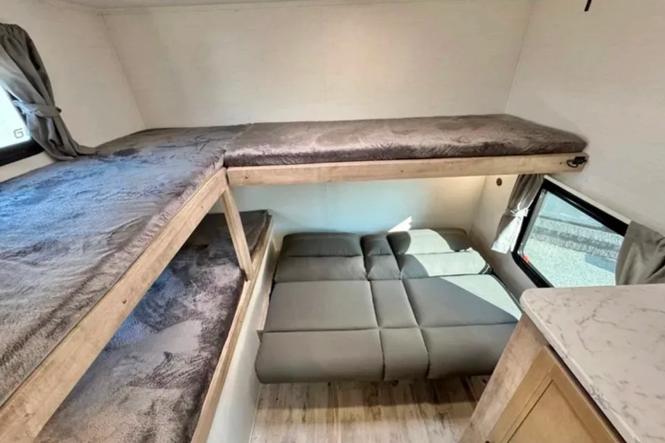 Sarhan's Grand River 32 BRE Travel Trailer