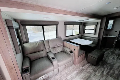 Scott's Grand Design Imagine 2910BH Travel Trailer