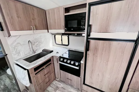 Scott's Grand Design Imagine 2910BH Travel Trailer