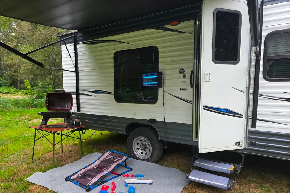 Devon's Puma Puma XLE lite Travel Trailer