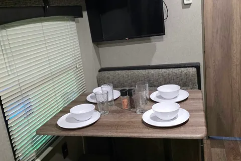 Devon's Puma Puma XLE lite Travel Trailer