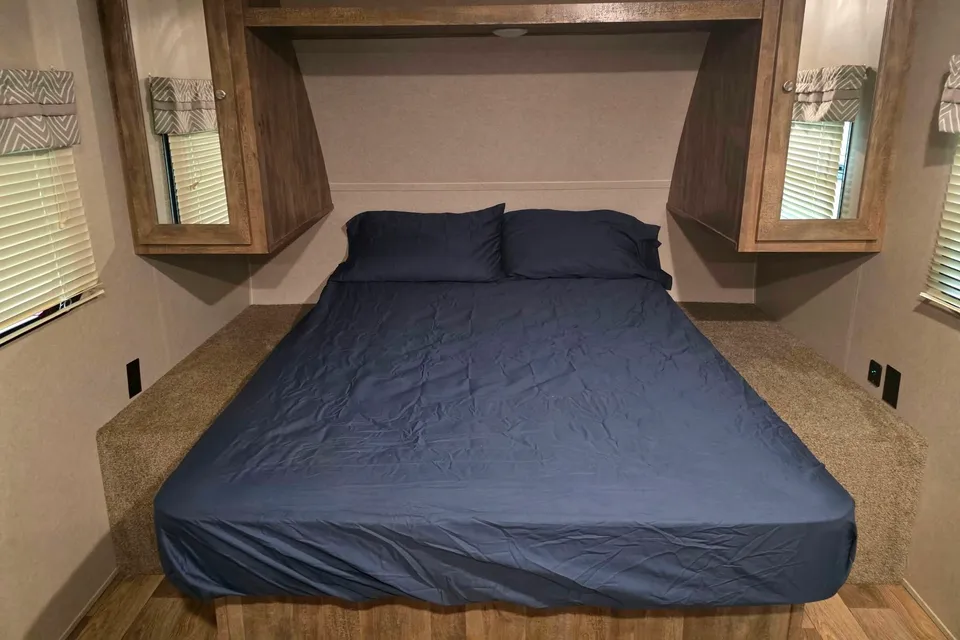Devon's Puma Puma XLE lite Travel Trailer