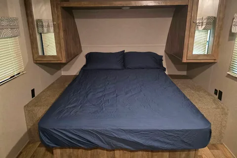 Devon's Puma Puma XLE lite Travel Trailer