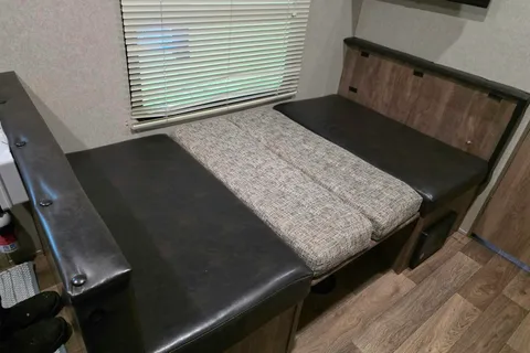 Devon's Puma Puma XLE lite Travel Trailer