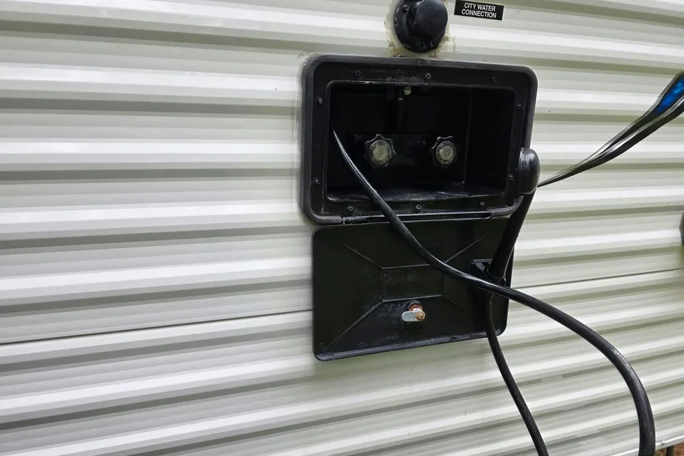 Devon's Puma Puma XLE lite Travel Trailer