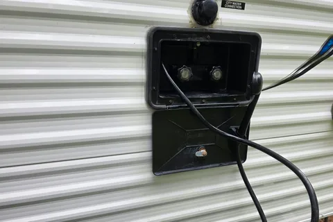 Devon's Puma Puma XLE lite Travel Trailer