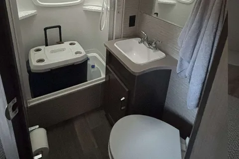 Open Rhode Class C Motorhome (2022 Minni Winnie)