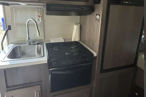 Open Rhode Class C Motorhome (2022 Minni Winnie)