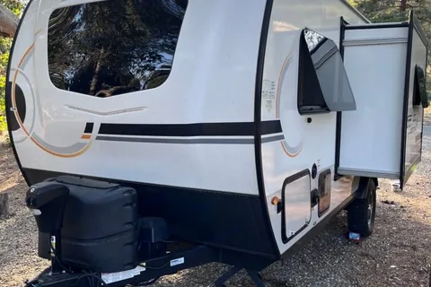 Forest River Geo Pro G19FBS 20ft Travel Trailer | Lightweight | Hitch Included | Sleeps 3-4 | Irvine
