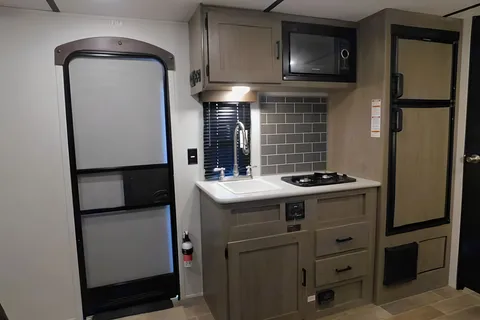 Hideout Trailer : Lightweight : Fully Equipped: Delivery Available ($85): No Prep Fee