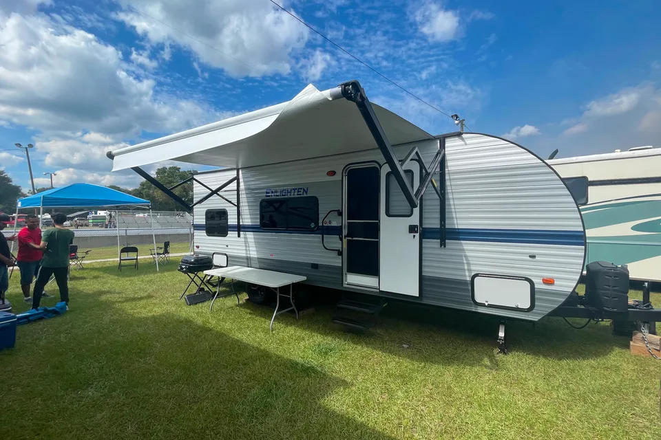 Jenny's Enlighten 25bh Travel Trailer