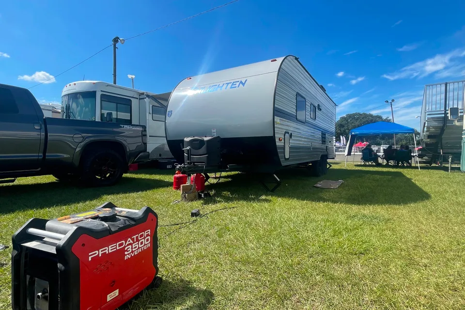 Jenny's Enlighten 25bh Travel Trailer