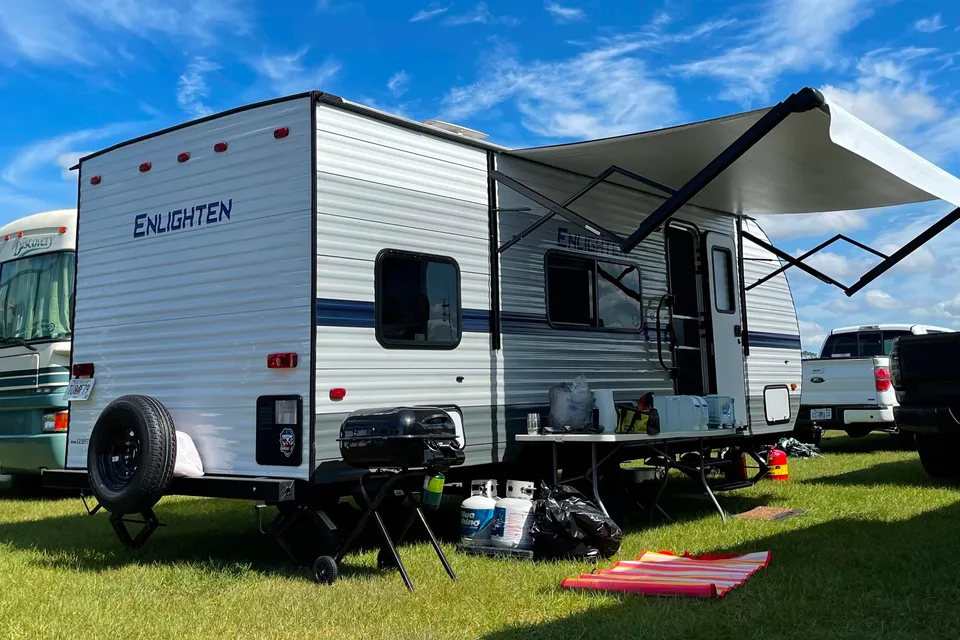 Jenny's Enlighten 25bh Travel Trailer